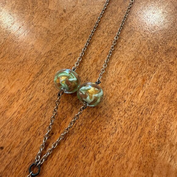 Silver Y-chain with green-and-gold marbled shimmery blown glass beads - Picture 7 of 9